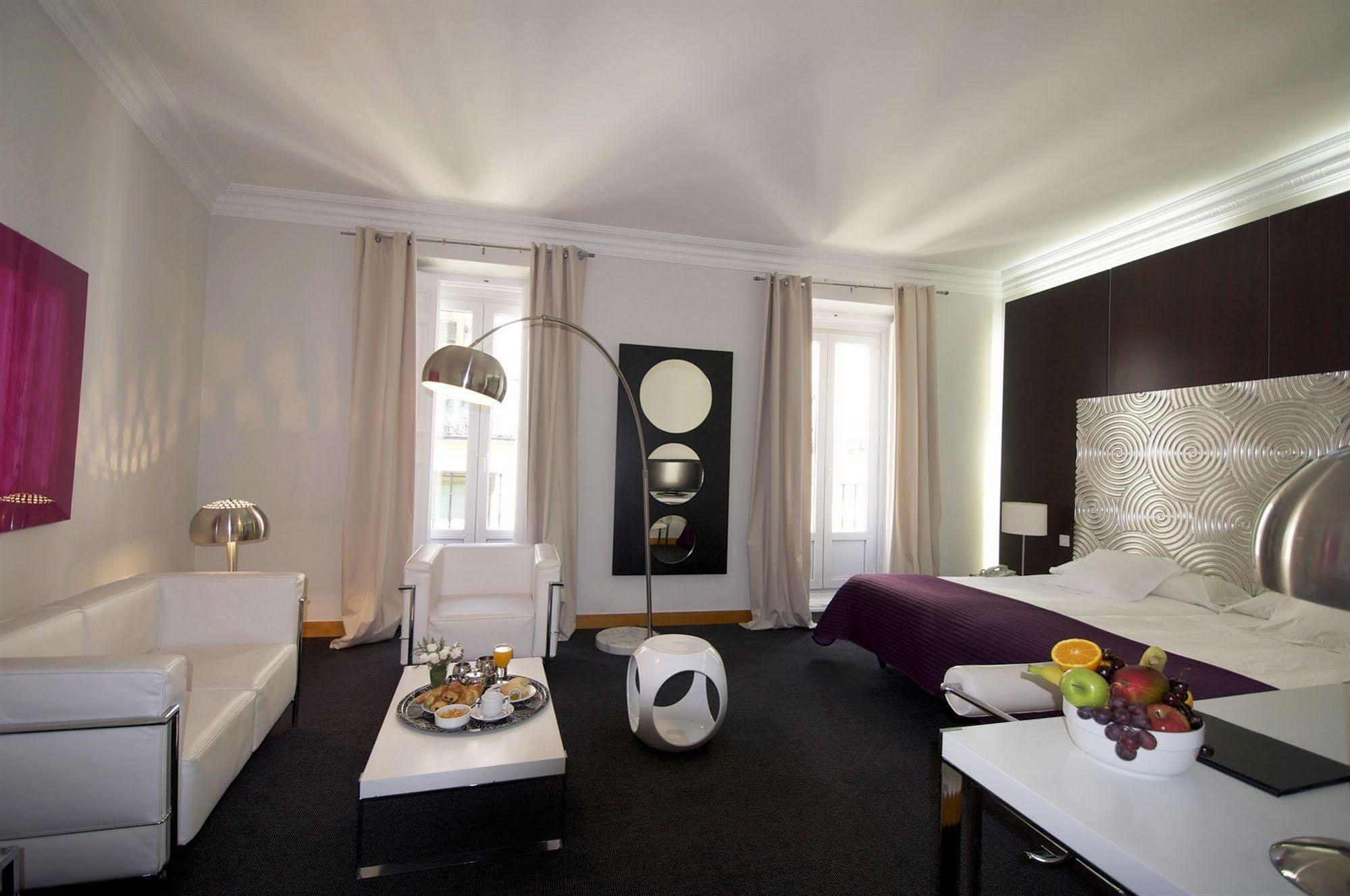 Prado Aparthotel 4*